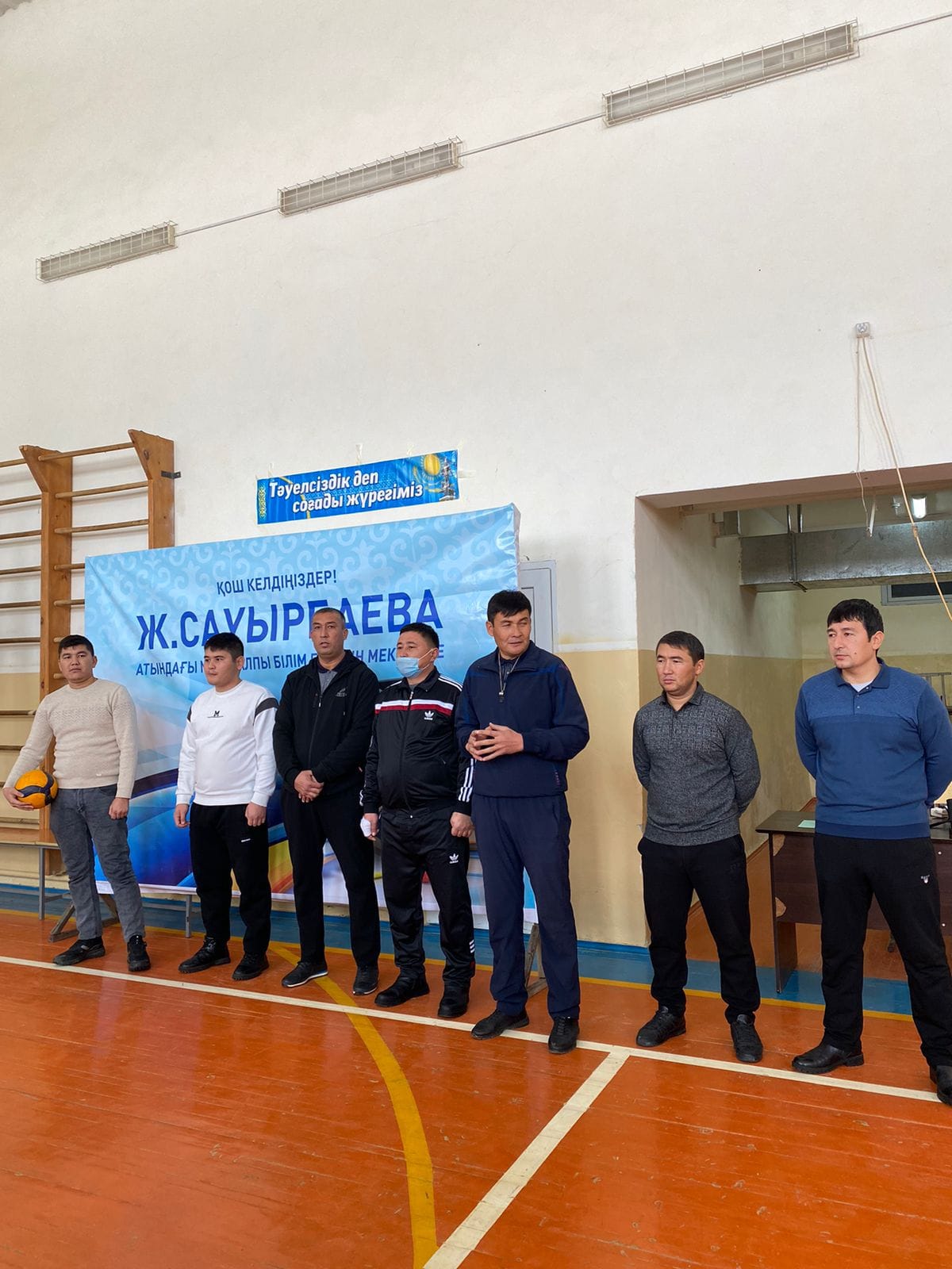 "Тәуелсіздік жүрегiмiз" атты өңiр бойынша волейболдан жарыс өтті.