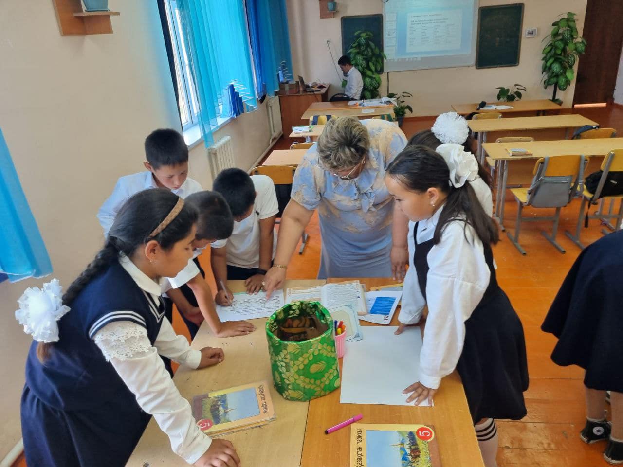 ”ҰЛЫ ЖІБЕК ЖОЛЫ” тақырыбында ашық сабақ өтті.